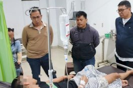 AKBP Nugraha Pamungkas Jenguk Tahanan Polres Luwu Utara yang Dirawat di Rumah Sakit