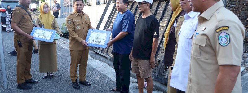 Tasming Hamid Serahkan Bantuan Tunai kepada Korban Kebakaran, Wujud Kepedulian Pemkot Parepare