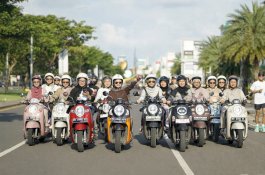 Atasi Cuaca Terik Makassar, Asmo Sulsel Ingatkan Pentingnya #Cari_Aman dan Jaga Kesehatan Saat Berkendara