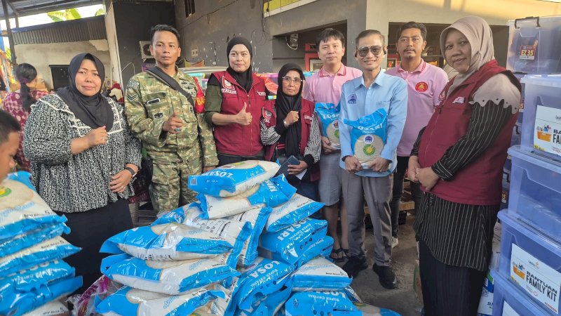 Dewan Pengurus Daerah Keluarga Cendekiawan Buddhis Indonesia (DPD KCBI) Sulawesi Selatan bersinergi dengan DPC KCBI Makassar, Cetiya Zhen An Kong, dan DPD WALUBI Sulsel menyalurkan bantuan kemanusiaan bagi warga terdampak kebakaran di Kecamatan Tallo, Kota Makassar, Jumat (31/7/2026).