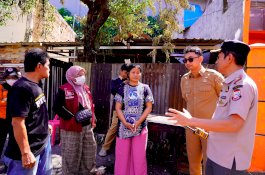 Kerja Cepat Kepala BPBD Makassar Pimpin Langsung Penyaluran Material Bangunan Korban Kebakaran