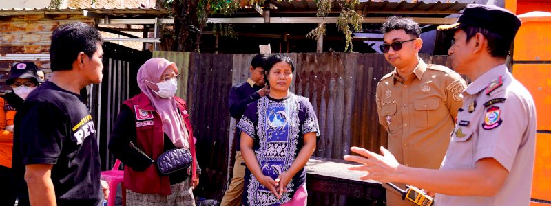 Kerja Cepat Kepala BPBD Makassar Pimpin Langsung Penyaluran Material Bangunan Korban Kebakaran