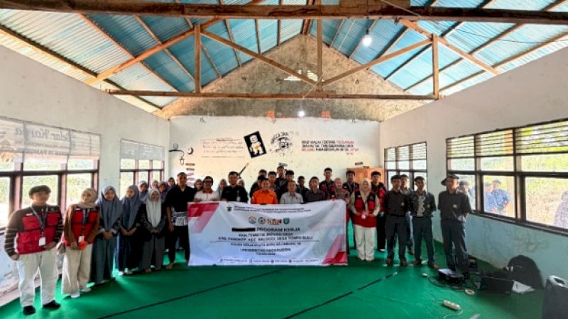 mahasiswa Kuliah Kerja Nyata (KKN) Tematik Inovasi Desa Gelombang 116 Universitas Hasanuddin (Unhas) menggelar edukasi politik bertajuk "GEN CERDAS MEMILIH" di SMAN 19 Pangkep, Rabu (15/7/2026).
