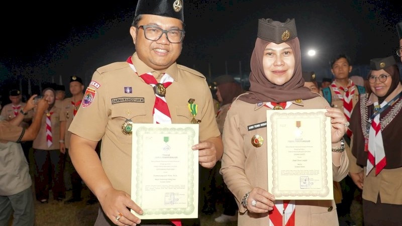 Darmawangsyah Muin dan Istri Terima Penghargaan Pramuka di Cibubur