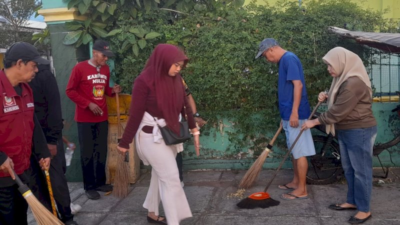 Warga Kecamatan Panakkukang Gotong Royong Bersih-Bersih Rumah Ibadah & Lingkungan