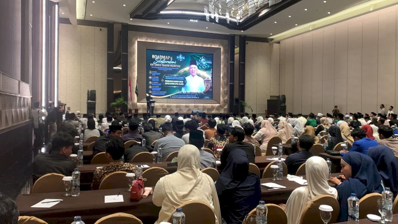 kader dan pengurus Nahdlatul Ulama (NU) menyambut hangat kehadiran KH Abdul Hakim Mahfudz (Gus Kikin) di Hotel Claro Makassar
