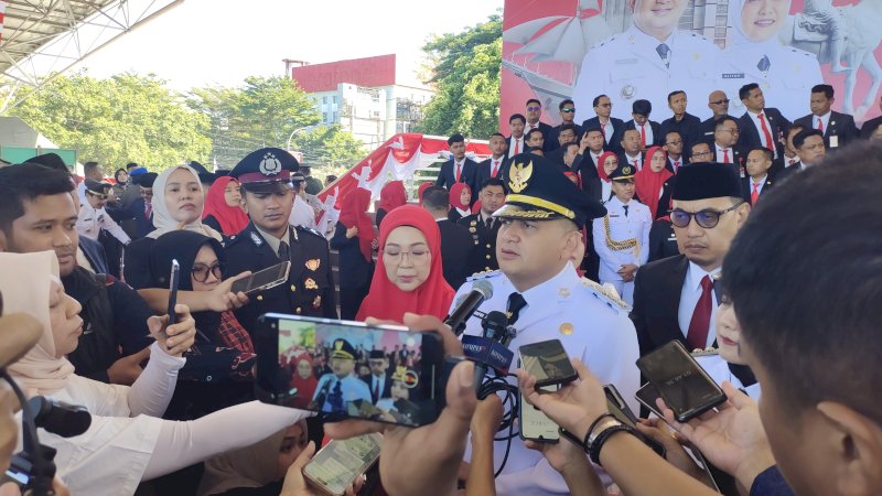 Wali Kota Makassar berikan keterangan kepada wartawan usai upacara HUT RI ke-81 di Lapangan Karebosi. (Dok Rakyatku)