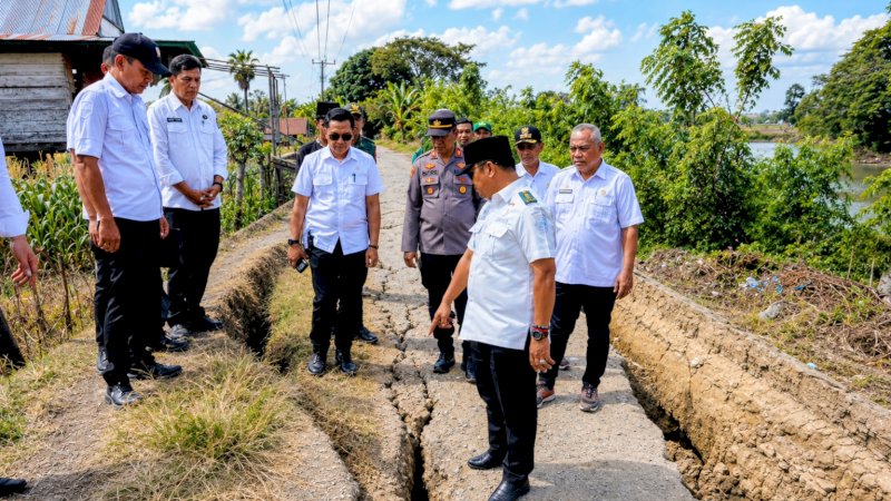 Bupati Wajo Andi Rosman Tinjau Lokasi Longsor Warasalae
