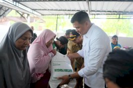 Bupati Bantaeng Salurkan  Bantuan Beras dan Minyak Goreng Untuk 31.654 Masyarakat Bantaeng