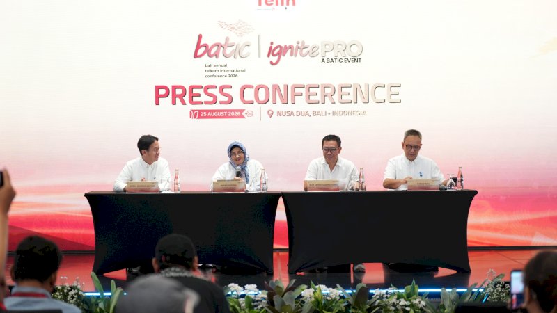  (kiri ke kanan) Chief Executive Officer Telin Abdul Rahman Ansyori, Direktur Utama Telkom Dian Siswarini, Direktur Wholesale & International Service Telkom Budi Satria Dharma Purba, serta SVP Group Sustainability and Corporate Communication Telkom Ahmad Reza, saat menghadiri konferensi pers BATIC 2026 di Nusa Dua, Bali, Selasa (25/8).