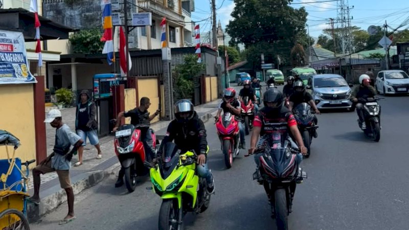 Melalui kolaborasi bersama Dealer Aneka Motor Ambon dan Astra Motor Sulawesi Selatan (Asmo Sulsel), belasan anggota komunitas sukses menggelar agenda kopdar yang dirangkaikan dengan city rolling pada Sabtu (22/8/2026)