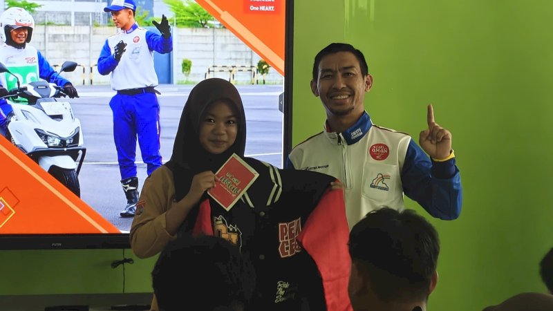 Astra Motor Sulawesi Selatan (Asmo Sulsel) resmi menggulirkan program roadshow bertajuk Honda Hype School. SMKN 3 Takalar dipilih sebagai sekolah perdana yang dikunjungi dalam rangkaian acara seru dan edukatif ini pada Jumat (21/8/2026)