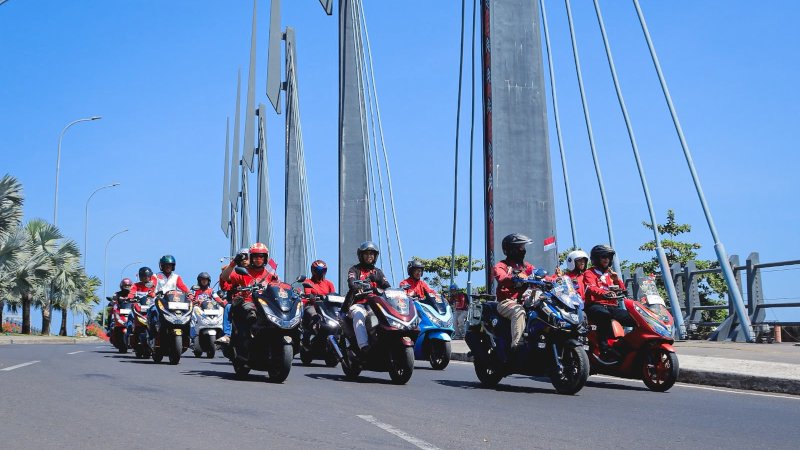 Eratkan Ikatan Ayah dan Anak, 50 Pasang Pengguna Honda PCX160 Ramaikan Convoy Merdeka Makassar