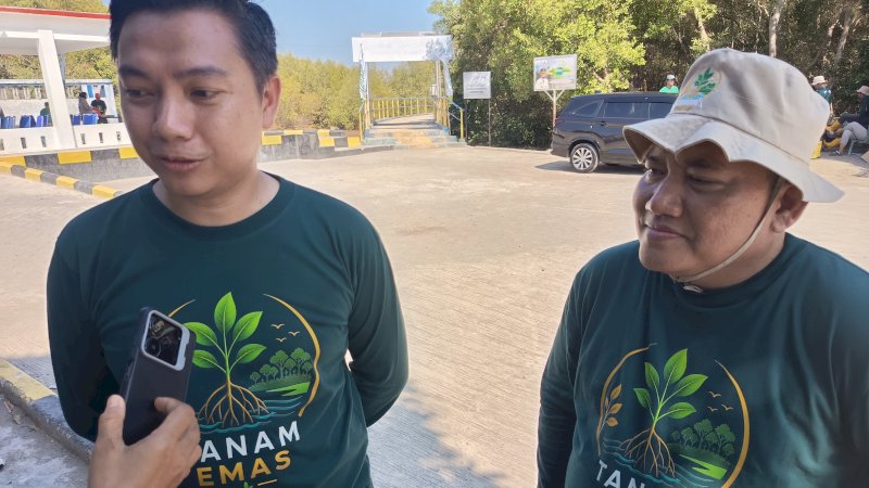 (Ki-kan) Heri Budi Kusuma Kepala Departemen Strategi And Support Unit Usaha Syariah, Subhan Fauzin Deputi Bisnis Pegadaian Area Makassar 1