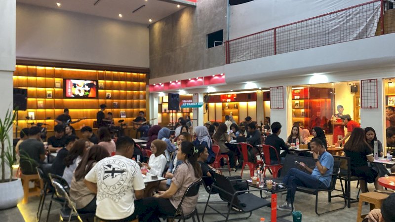 Honda AT Family Day yang berlangsung di Cafe Up Street Palopo pada Sabtu (29/8/2026), Asmo Sulsel sukses menghadirkan ruang interaksi yang hangat bagi para pecinta dan komunitas pengguna sepeda motor matic Honda di Palopo dan sekitarnya.