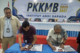 Disaksikan Mahasiswa Baru, BRI Parepare dan Institut Andi Sapada Teken MoU 