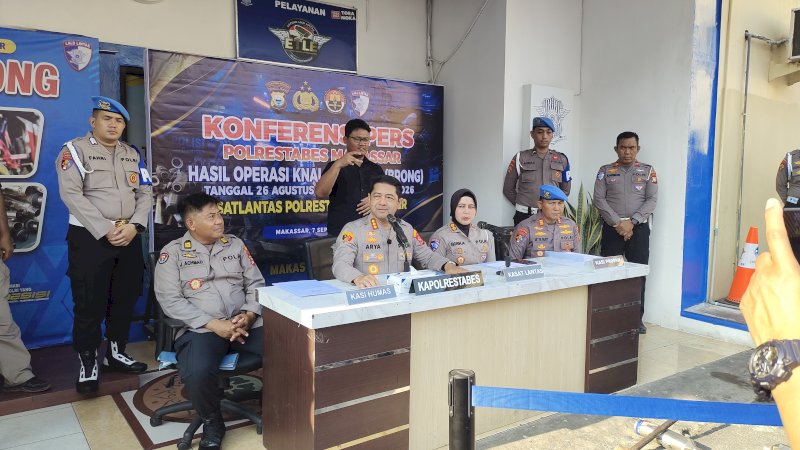 Kapolrestabes Makassar, Kombes Pol Arya Perdana didampingi Kasat Lantas Polrestabes Makassar, AKBP Siska Dwimarita Susanti dan Kasi Humas Polrestabes Makassar AKP Jafar Achmad, (dok Rakyatku)