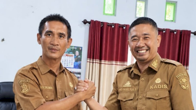 Kadis DLH Wajo Andi Fakhrul Rijal dan Camat Tempe Andi Bau Salman Sulolipu.