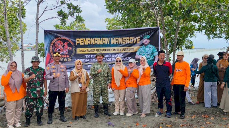 Kodim 1406/Wajo Tanam Mangrove Sambut HUT Ke-81 TNI, Jaga Pesisir dan Lestarikan Lingkungan