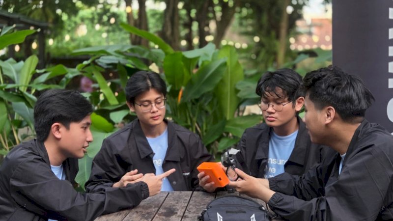 Tim Labmino, pemenang Samsung Solve for Tomorrow 2025 dan Global Ambassador. (Foto: Samsung Electronics Indonesia)
