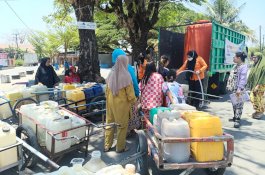 BPBD Makassar Kerahkan 25 Armada Salurkan Air ke 26.888 Kepala Keluarga, Layani Kekeringan di 58 Kelurahan