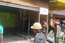 Lapak di Gunung Lompo Battang Dibongkar Mandiri Setelah 20 Tahun Tempati Fasum
