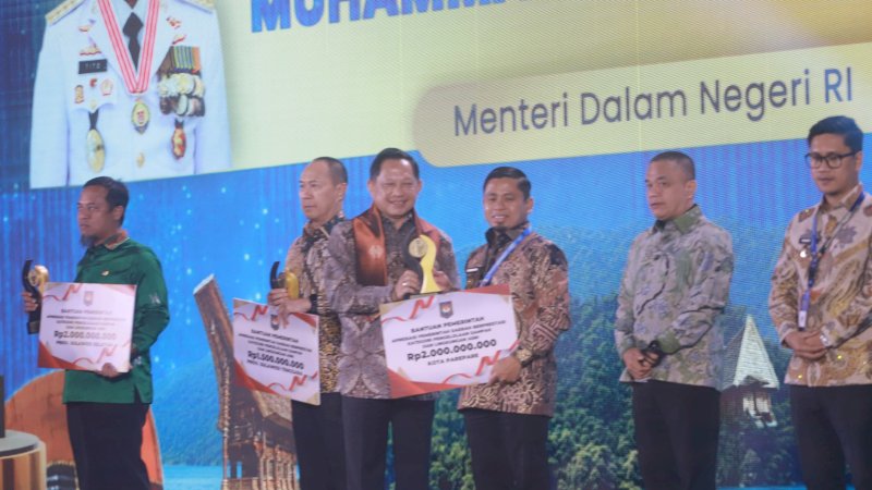 Parepare Raih Penghargaan Terbaik III Akses Layanan Pendidikan Regional Sulawesi