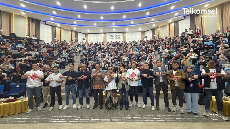 Career Talkshow bertema "Teknologi Terus Bertumbuh: Jalan Karir Seperti Apa yang Harus Kita Tempuh?"  digelar Telkomsel melalui program THRIVE Goes to Universitas Hasanuddin (Unhas) di Arsjad Rasjid Lecture Theater, Selasa (22/9/2026). 