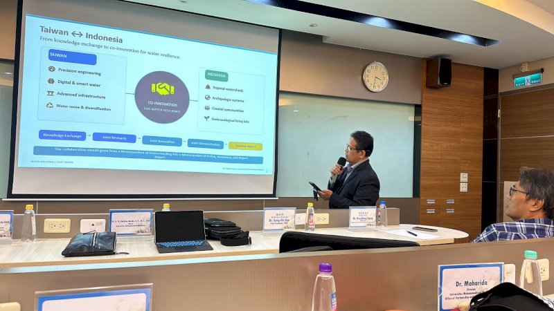 Rektor Universitas Muhammadiyah (Unismuh) Makassar, Dr. Ir. H. Abd Rakhim Nanda, ST., MT., IPU., saat membawakan kuliah umum di Chaoyang University of Technology (CYUT), Taiwan, Selasa (22/9/2026).
