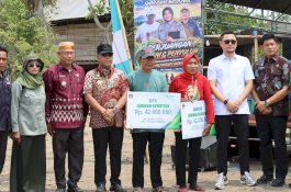 Peduli Petani, Pemkab Wajo dan BPJS Ketenagakerjaan Serahkan Bantuan Rp42 Juta kepada Warga
