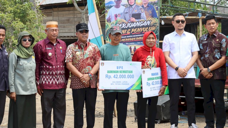 Peduli Petani, Pemkab Wajo dan BPJS Ketenagakerjaan Serahkan Bantuan Rp42 Juta kepada Warga