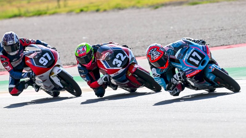 Ramadhipa membuktikan kapasitasnya dalam mengadaptasi perubahan kondisi lintasan antara Race 1 dan Race 2