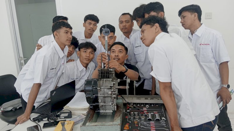 Astra Motor Sulawesi Selatan (Asmo Sulsel) menggelar program peningkatan kompetensi teknisi melalui Technical Training Level 2 (TTL 2) Batch 5 yang dipusatkan di wilayah Palopo dan sekitarnya pada 20 hingga 28 September 2026.