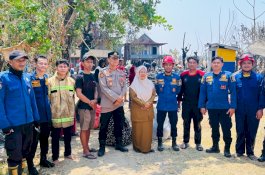 Rumah Panggung Warga Ludes Terbakar di Wangae, Kapolsek-Camat Takkalalla Turun Cek Lokasi