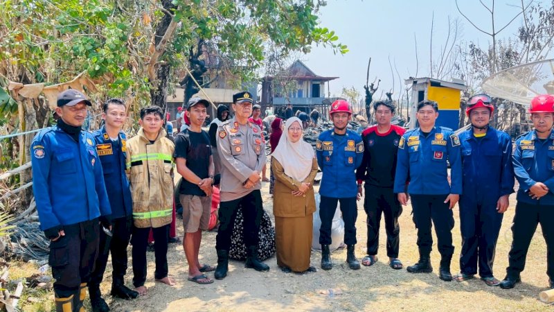 Rumah Panggung Warga Ludes Terbakar di Wangae, Kapolsek-Camat Takkalalla Turun Cek Lokasi