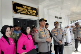 Didampingi Kapolrestabes Makassar, Kapolda Sulsel Resmikan Rekonstruksi Masjid Nurul Jihad di Kampung Romang Tangngayya