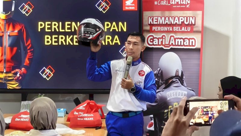 Wanny, saat memberikan edukasi kepada 40 karyawan Pabrik Roti Jordan Bakery di Kecamatan Somba Opu, Kabupaten Gowa, Selasa, 15 September 2026.