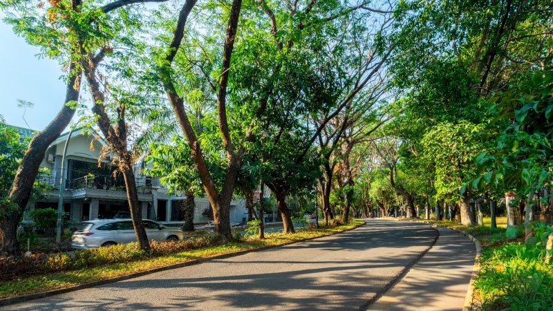 Sebagai kawasan perumahan yang telah berdiri selama 34 tahun di Kota Makassar, Bukit Baruga menjadikan area hijau sebagai bagian integral dari pengembangan kawasan