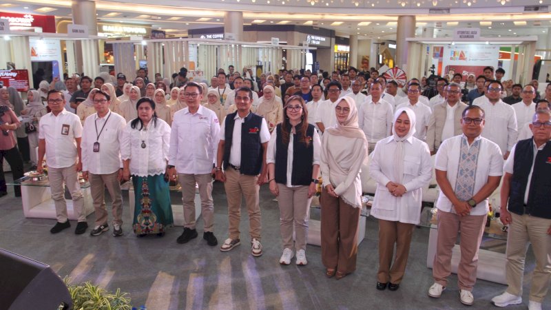 Tim Percepatan Akses Keuangan Daerah (TPAKD) bersama Otoritas Jasa Keuangan (OJK) dan Bank Indonesia berhasil memperluas penggunaan transaksi nontunai di kalangan pelaku usaha lokal.
