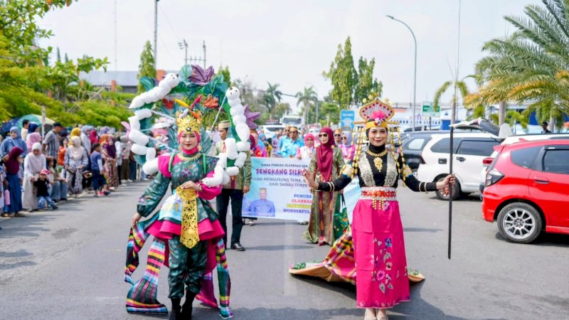 Bupati dan Wakil Bupati Wajo Hadiri Sengkang Silk Fashion Karnaval, Dorong Sutera Wajo Mendunia