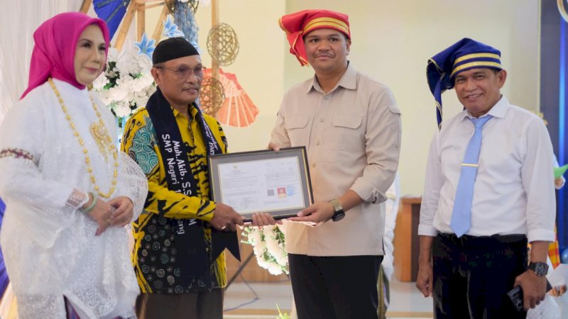 Bupati Bantaeng Apresiasi Penamatan Siswa SMP Negeri 1 Bantaeng, Dorong Generasi Muda Terus Berprestasi