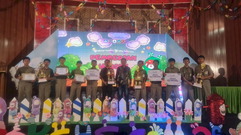 Kontingen SMP Islam Athirah Bone berhasil mengukuhkan dominasinya di tingkat regional setelah resmi keluar sebagai Juara Umum dan memboyong Piala Bergilir SEKSOS.COM 2026 (Smaeli Exact Social and Computer Competition). Kompetisi akademik tahunan tersebut diselenggarakan oleh OSIS UPT SMA Negeri 5 Parepare pada 1 hingga 4 Oktober 2026.