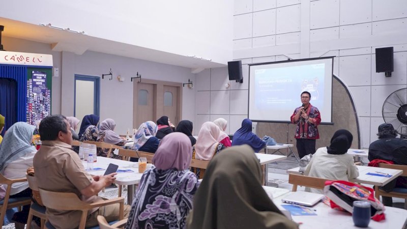Pertamina Patra Niaga Regional Sulawesi menghadirkan program UMK Academy 2026 guna membekali para pengusaha dengan kemampuan membangun konten, memperkuat identitas merek (brand positioning), serta mengoptimalkan teknik bercerita (storytelling) di media sosial.
