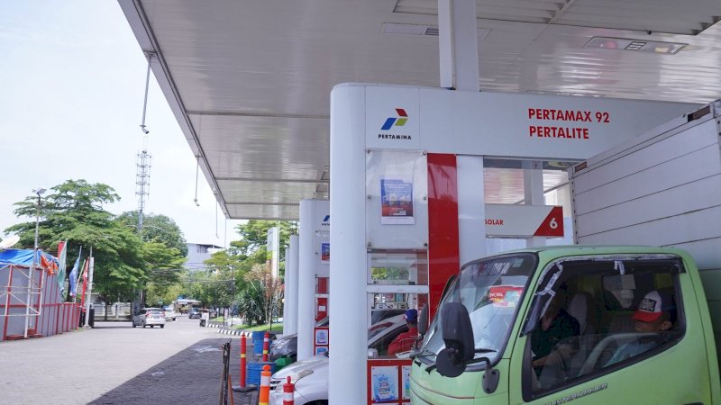 Pertamina Patra Niaga Regional Sulawesi terus mengoptimalkan pemantauan serta pengaturan penyaluran Bahan Bakar Minyak (BBM) di berbagai wilayah Sulawesi