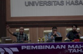 Beri Kuliah Umum Mahasiswa Unhas, Executive Director 4 Pelindo Regional 4 Akhirman Tekankan Pentingnya Hukum dalam Bisnis BUMN