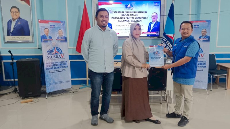 Appi Ambil Formulir Calon Ketua Partai Demokat Sulsel