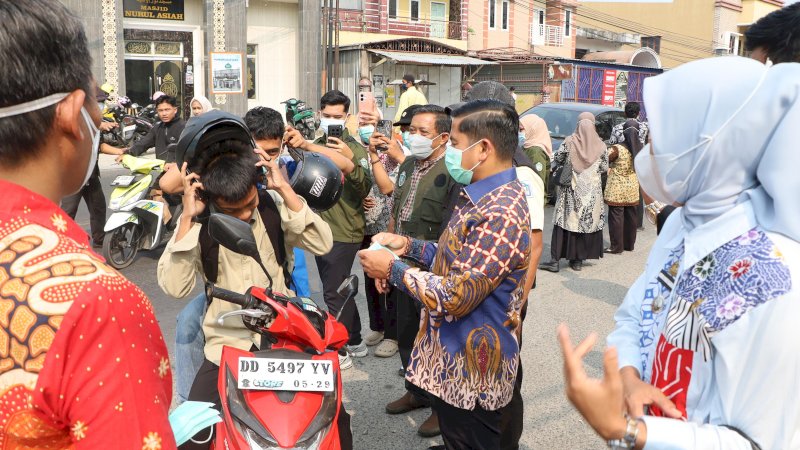 Kampanye Bahaya Kabut Asap, Pemkot Parepare Bagi-bagi Masker di 11 Titik