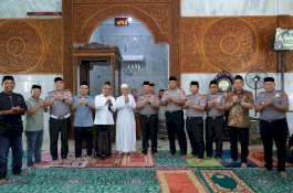 Kapolda Sulsel Irjen Awal Chairuddin Safari Jumat di Masjid Nurul Iman Telkom Makassar