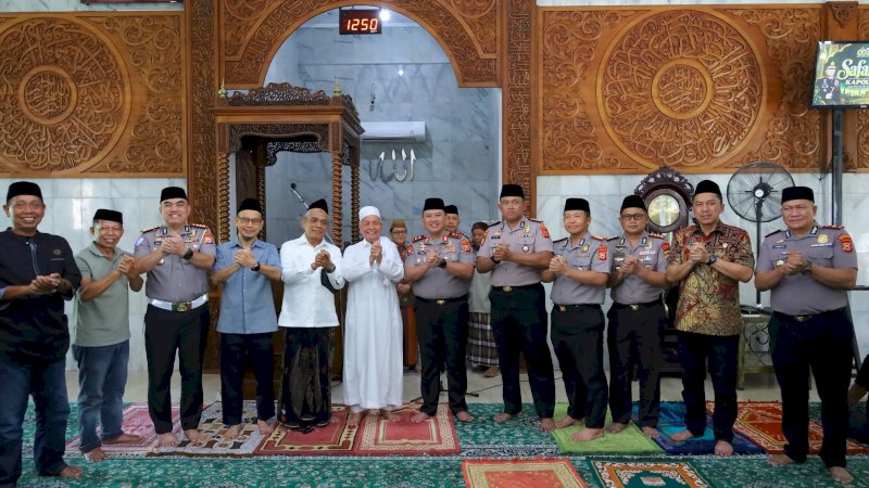 Kapolda Sulsel Irjen Awal Chairuddin Safari Jumat di Masjid Nurul Iman Telkom Makassar