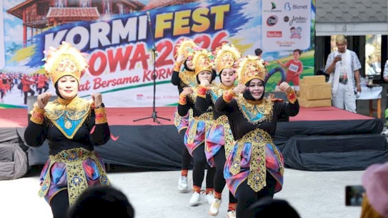 KORMI Gowa Fest 2026 di kawasan Balla Lompoa dan Istana Tamalate, Sungguminasa, Kabupaten Gowa, Minggu (4/10/2026), menghadirkan tenant UMKM kuliner lokal. Festival yang didukung Astra Motor Sulsel dan Astra Motor Gowa tersebut diikuti lebih dari 300 pengunjung.